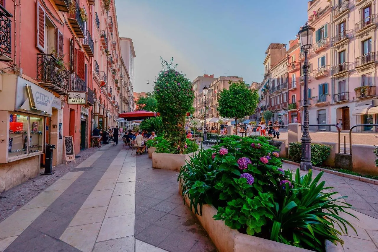 Suite Nel Largo Cagliari 0*,